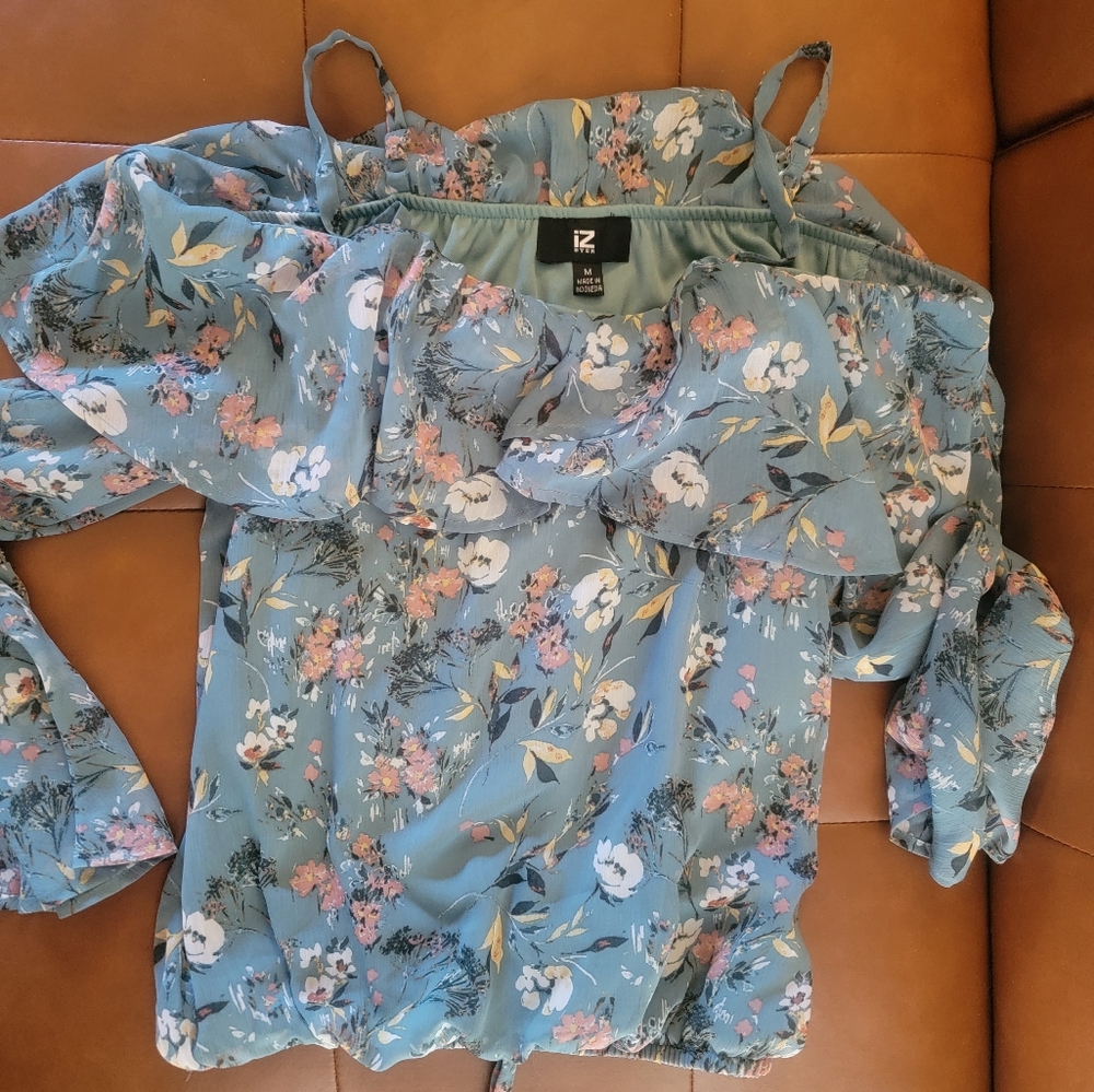Off the shoulder top IZ